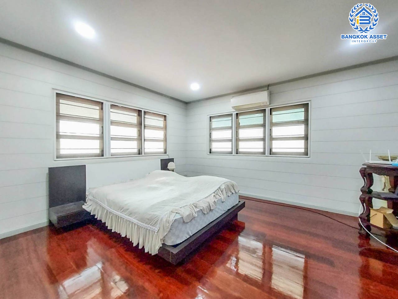 *****บ้านเดี่ยวมือสอง ม.ชวนชื่นพาร์ควิลล์ กาญจนาภิเษก หลังมุม บนเนื้อที่ 211 ตร.ว. ฟังก์ชันพร้อม 6 ห้องนอน 4 ห้องน้ำ 4 ที่จอดรถ บนทำเลศักยภาพติดถนน เชื่อมต่อถนนกาญจนาภิเษก, ถนนสิรินธร, ถนนบรมราชชนนี ใกล้เซ็นทรัลปิ่นเกล้า